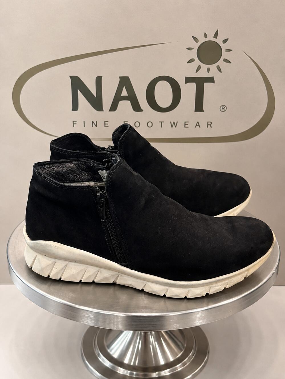 Naot Zodiac Black Velvet Nubuck Dual Zip Ankle Boots EU 39 US 8
